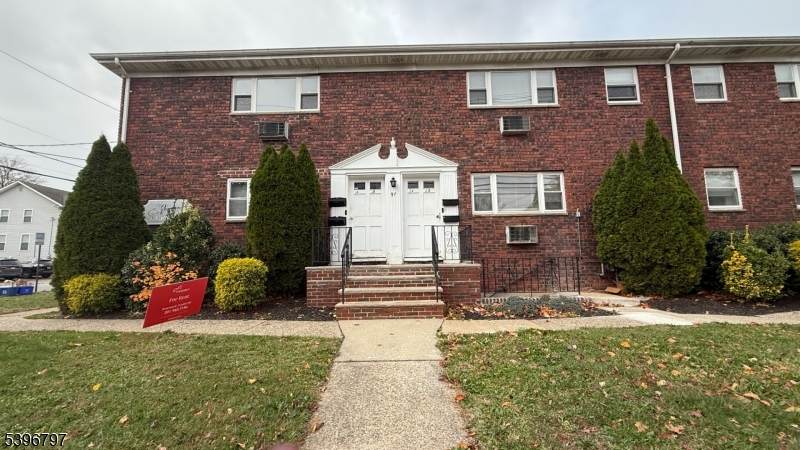 97 Bloomfield Ave - Photo 1