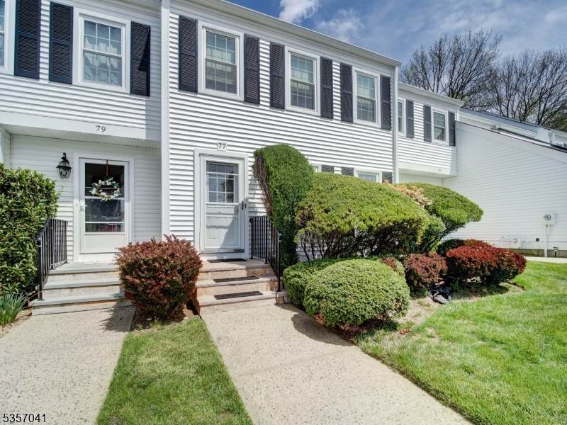 77 Hampshire Dr - Photo 1