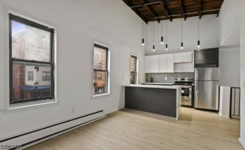 142 S Essex Ave - Photo 1