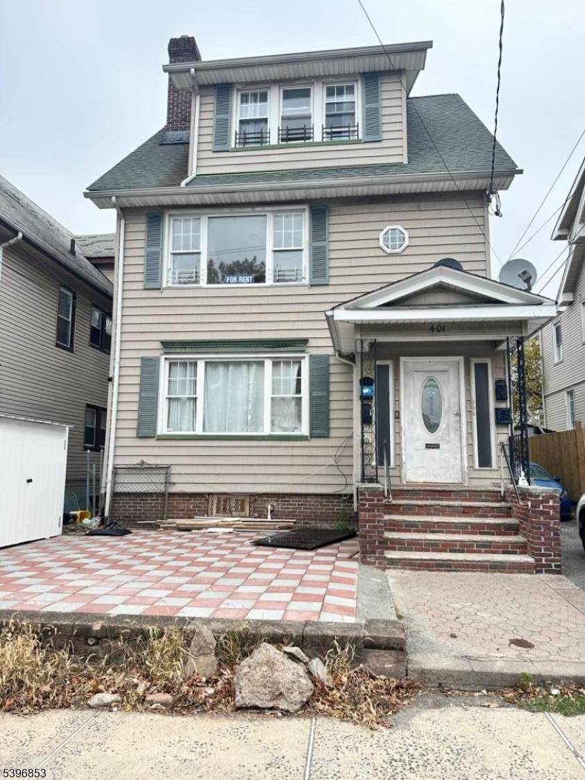 401 3Rd Ave W - Photo 1