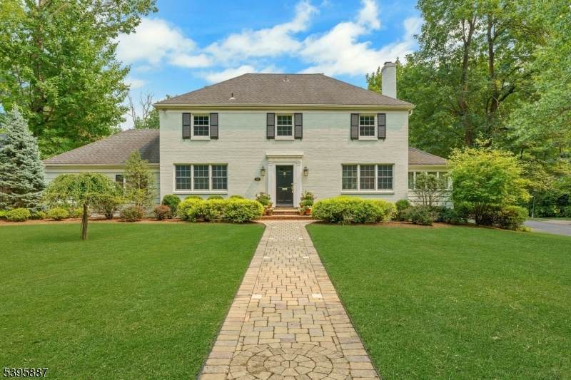 560 Berkeley Ave - Photo 1