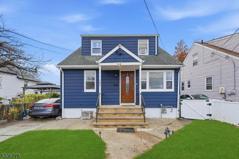 721 E Curtis St - Photo 1