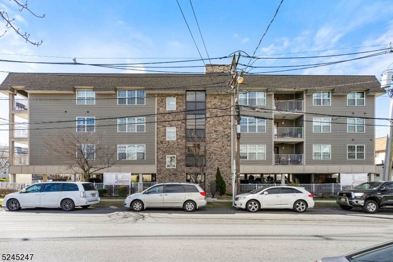 594 Jefferson Ave - Photo 1