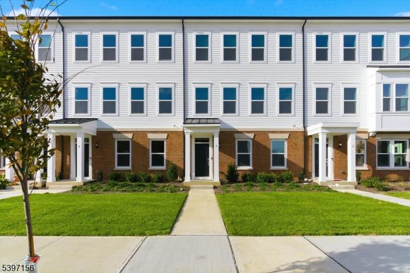 4 Barton Ave - Photo 1