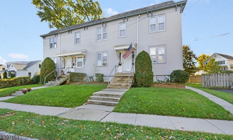 625 Spruce Ave - Photo 1