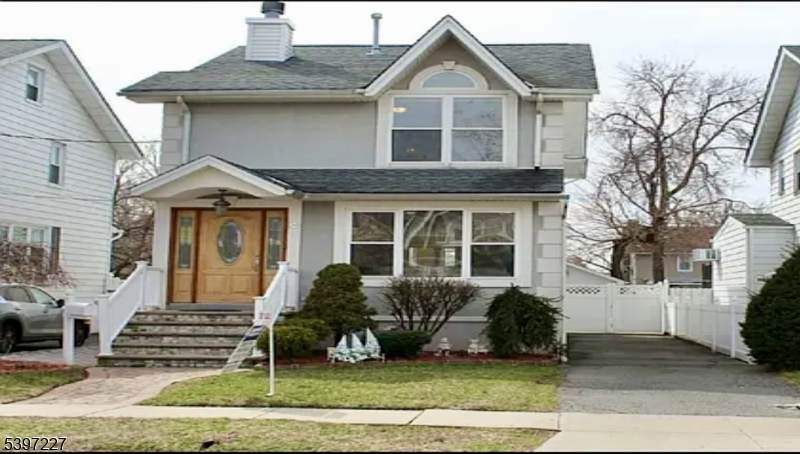 498 6Th Ave - Photo 1