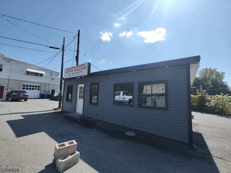 812 S Main St - Photo 1