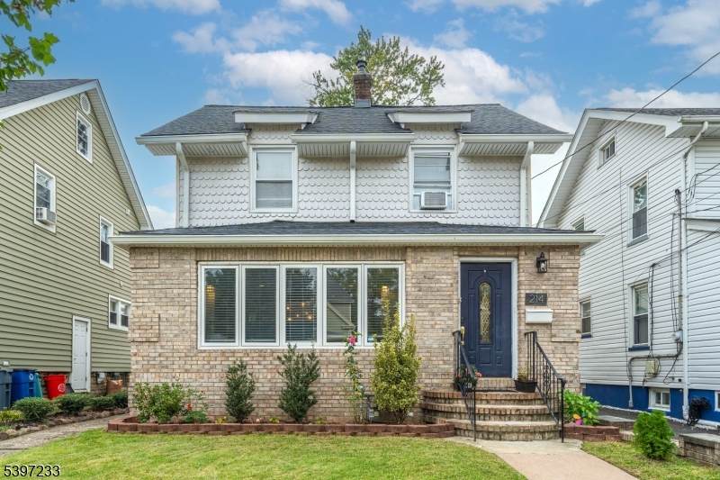 214 Sherman Ave - Photo 1