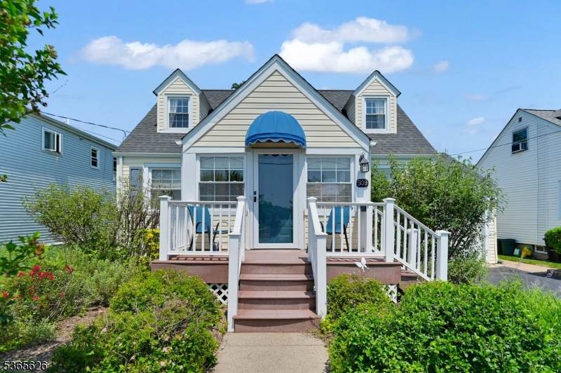 509 Lakeside Ave - Photo 1