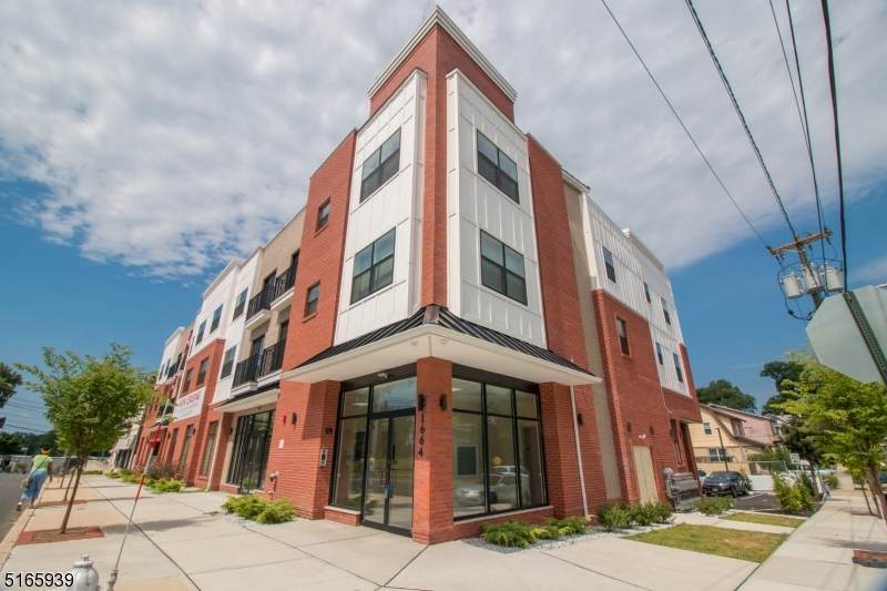 1664 Stuyvesant Ave - Photo 1