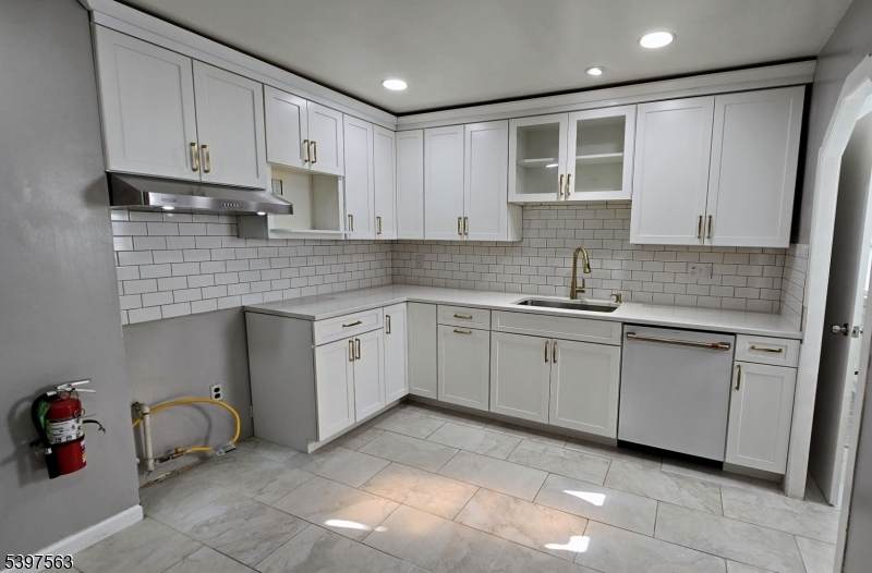 175 E 23Rd St - Photo 1