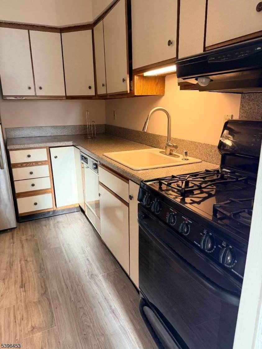 640 Franklin Ave - Photo 1