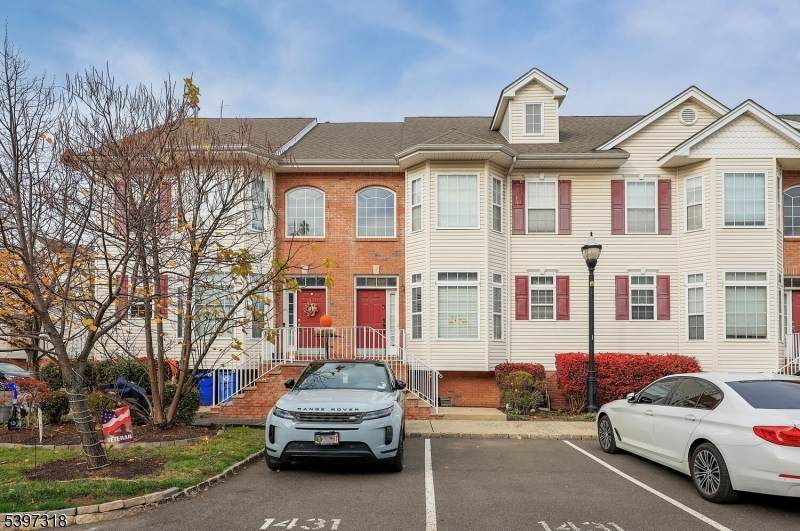 1427 Barnhardt Ln - Photo 1