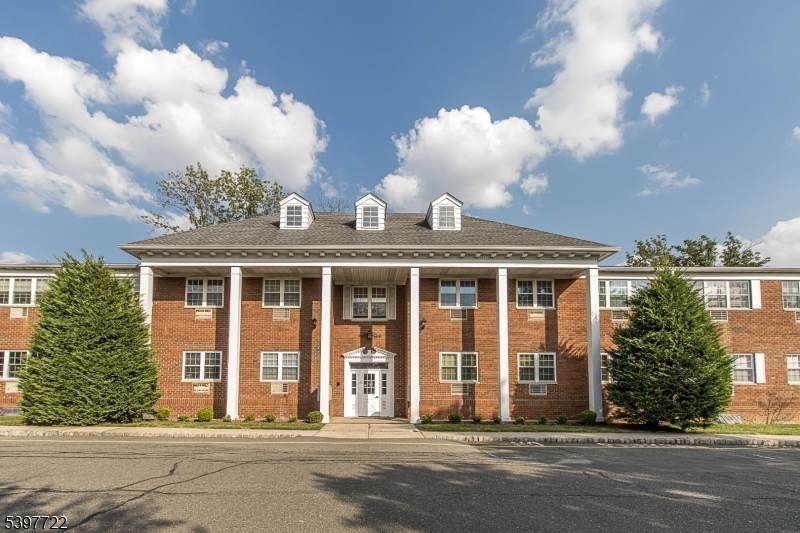 530 Park Ave - Photo 1