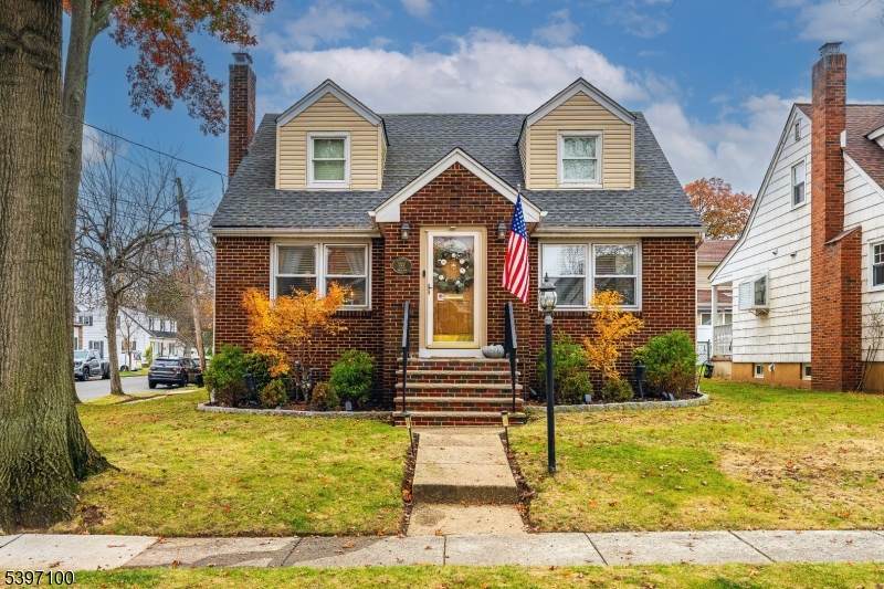 602 Maplewood Ave - Photo 1