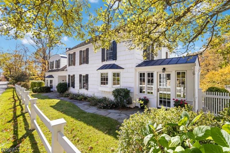 52 Schoolhouse Ln - Photo 1