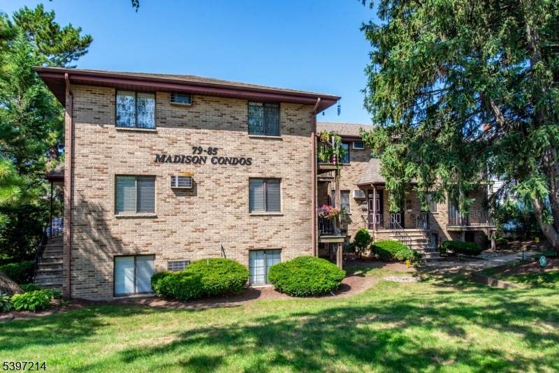 79 Getty Ave - Photo 1