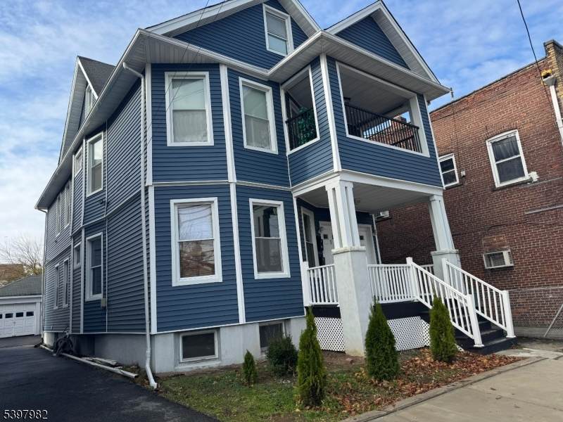 230 Lakeview Ave - Photo 1