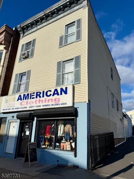 825 Elizabeth Ave - Photo 1