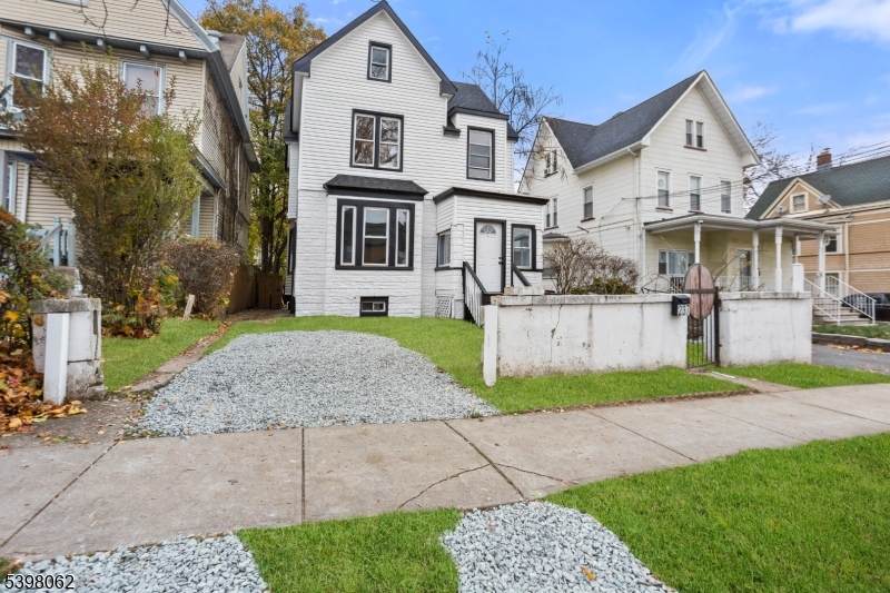 237 Cleveland St - Photo 1