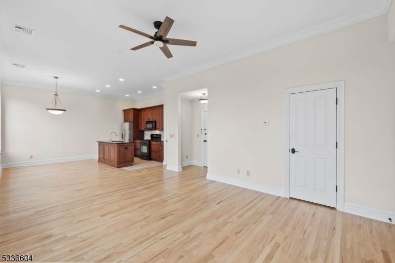 33 Forest Ave - Photo 1