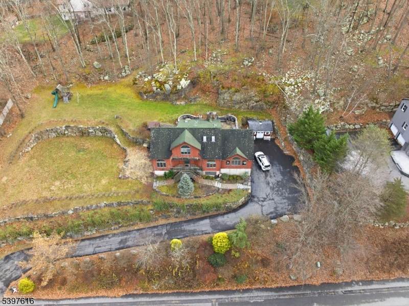 11 Joan Dr - Photo 1