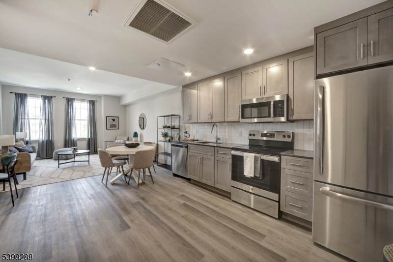 548 Franklin Ave - Photo 1