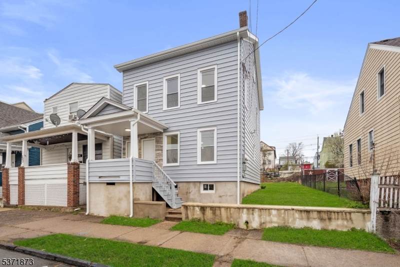 325 N 7Th St - Photo 1