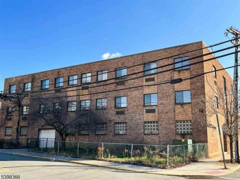 3900 Liberty Ave - Photo 1