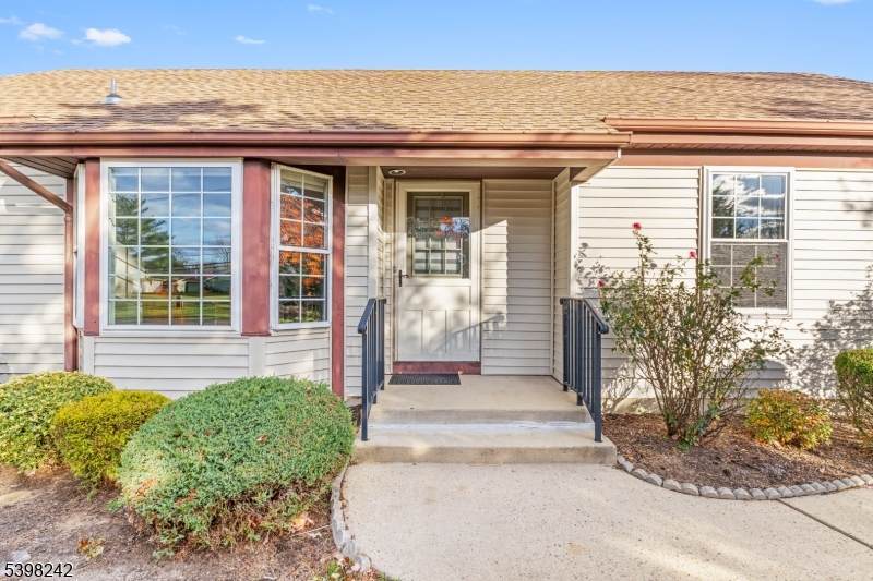 18 Benjamin Franklin Dr - Photo 1