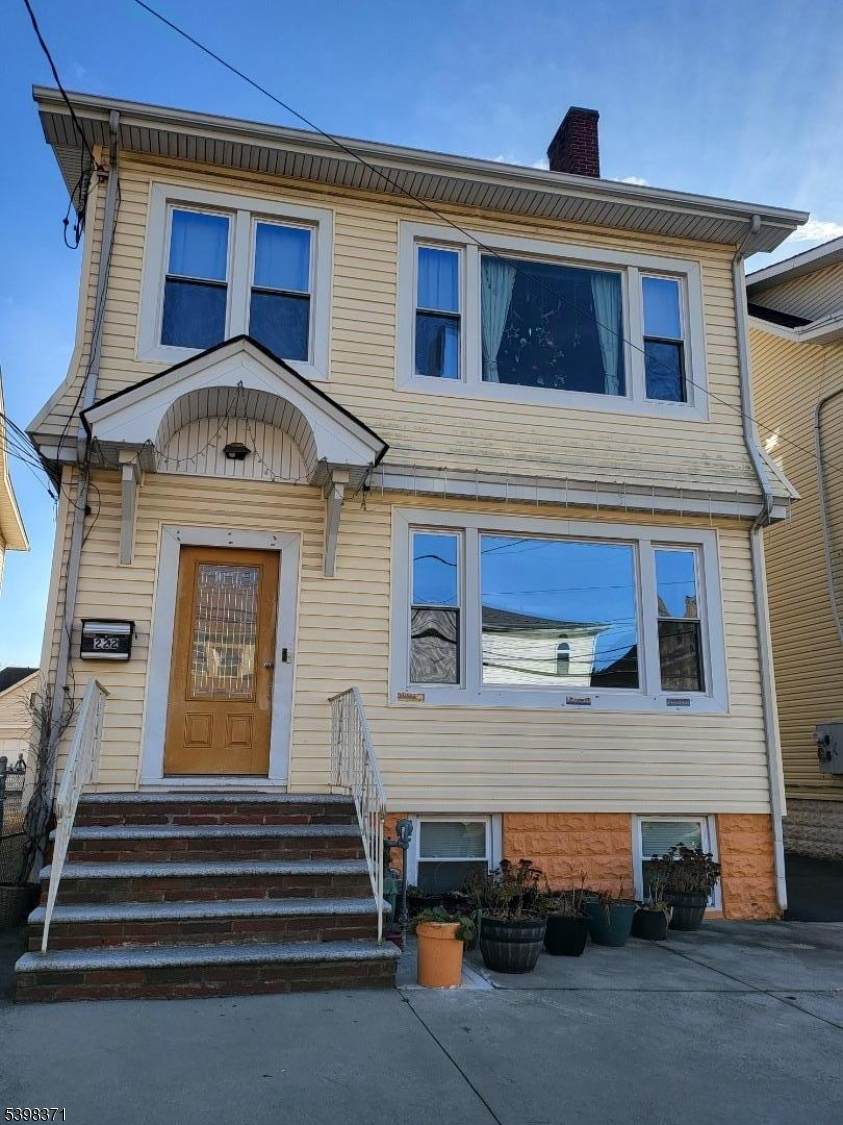 222 Vine St - Photo 1