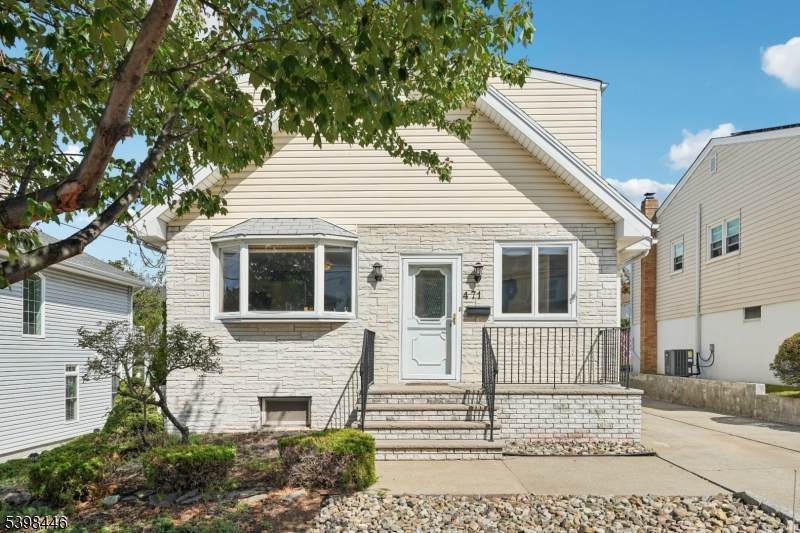 471 Harding Ave - Photo 1