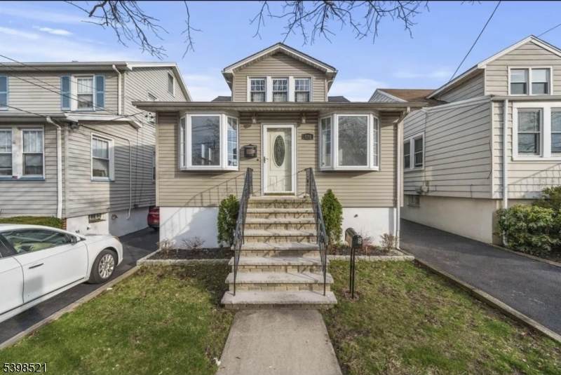 838 Roosevelt Ave - Photo 1