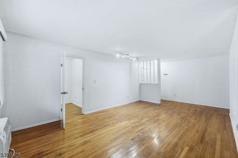 401 Us Highway 22 Apt 40F - Photo 1