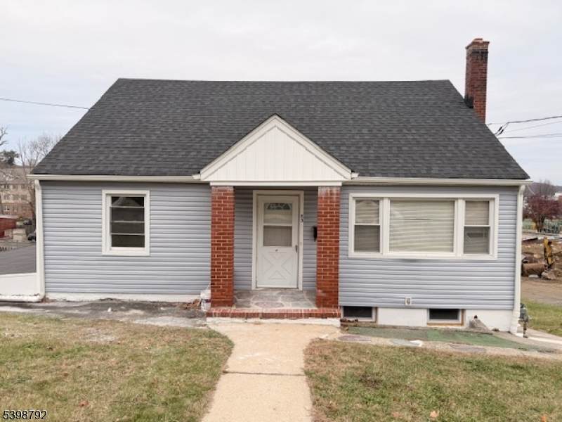 83 Academy St - Photo 1