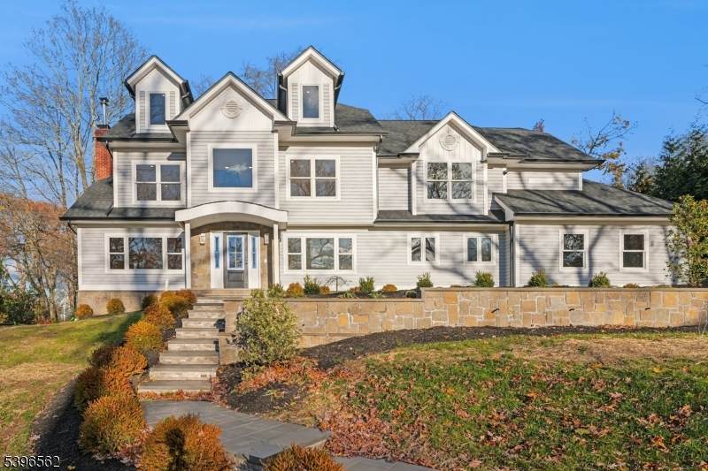 215 Summit Ave - Photo 1