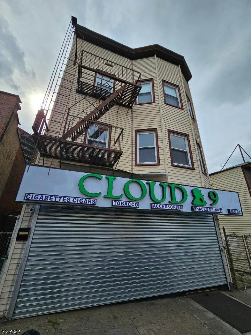 844 Main St - Photo 1