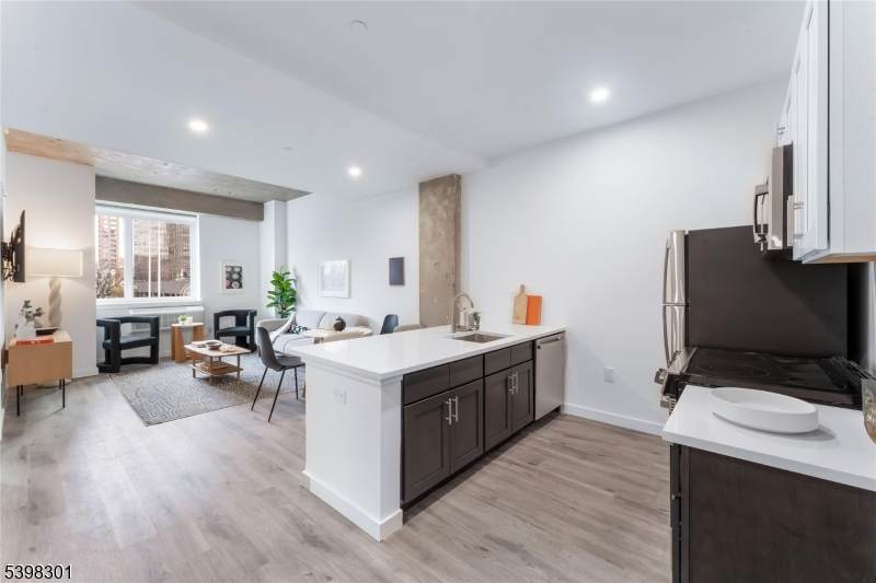 10 Commerce Ct - Photo 1