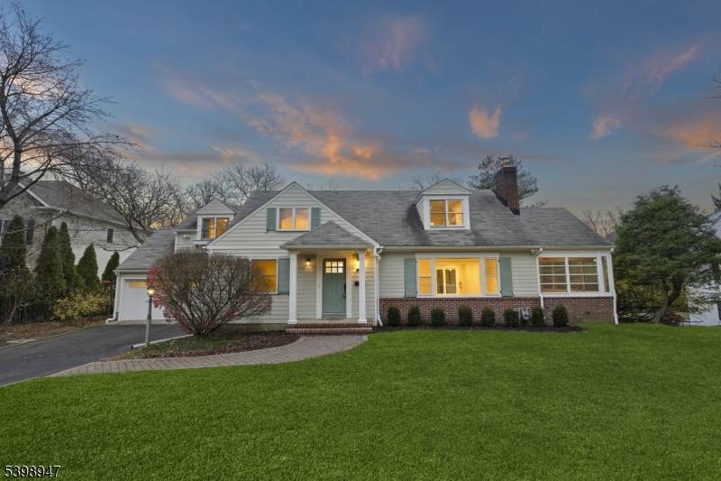 317 Summit Ave - Photo 1