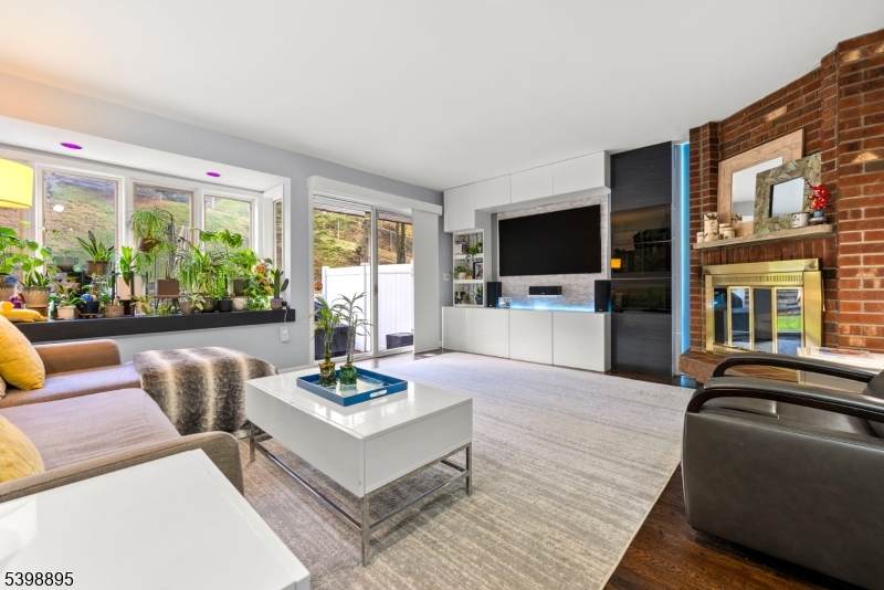 149 Marion Dr - Photo 1