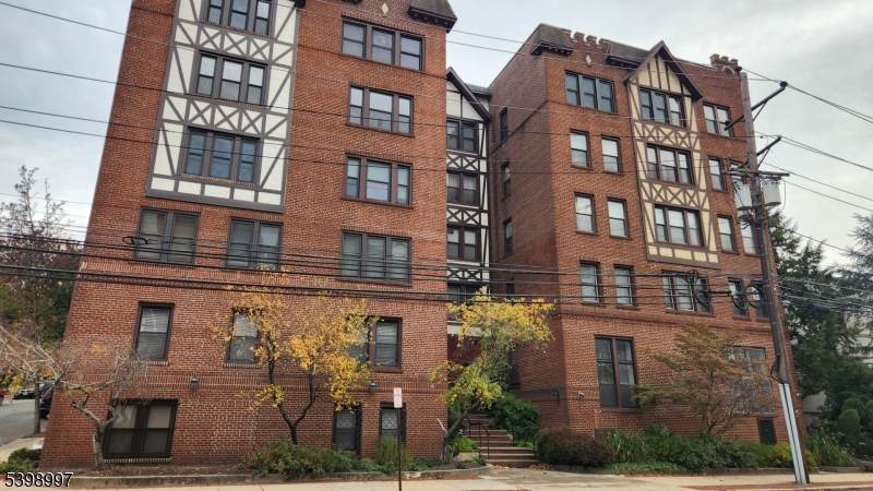 109 Grand Ave - Photo 1