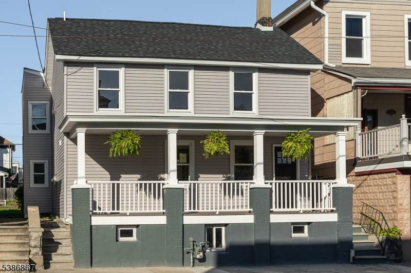 195 Chambers St - Photo 1