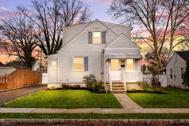 126 N Richards Ave - Photo 1