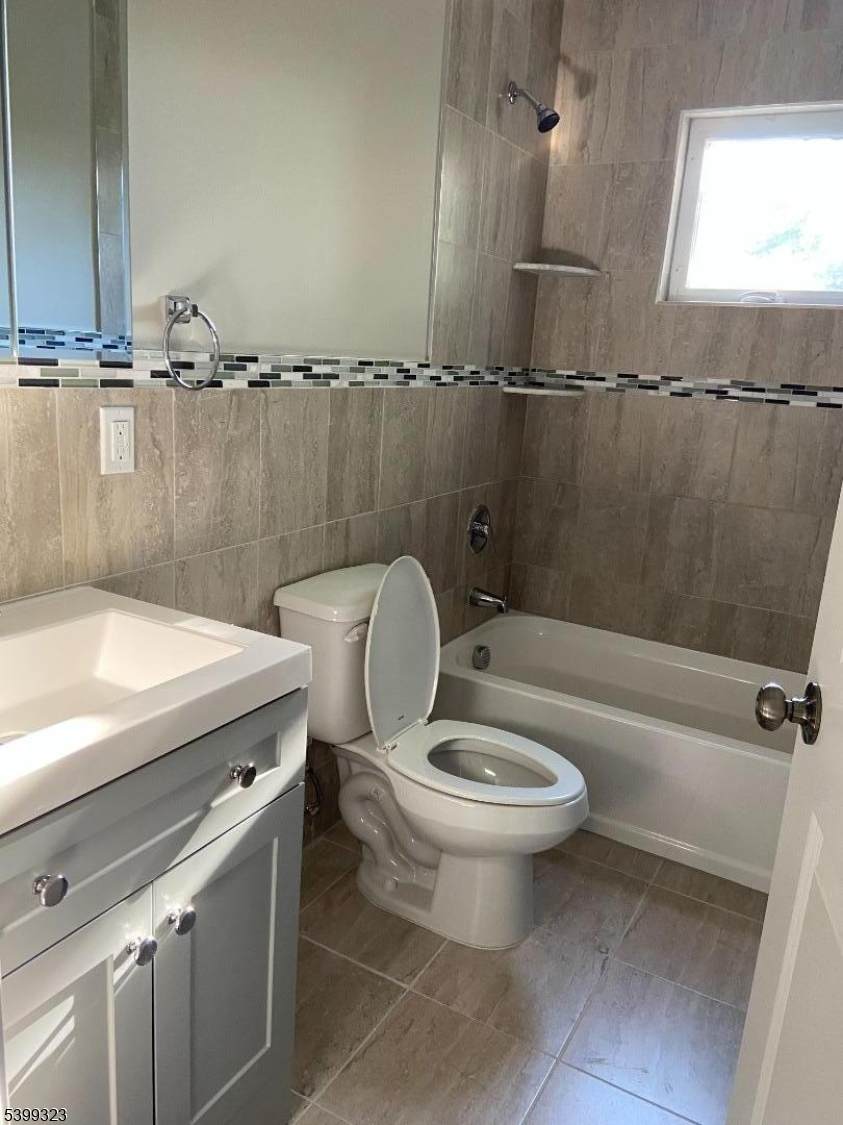 36 Garibaldi Ave - Photo 1