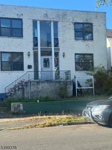 61 Lincoln St - Photo 1