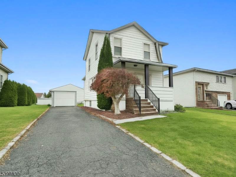 723 Kingston Ave - Photo 1