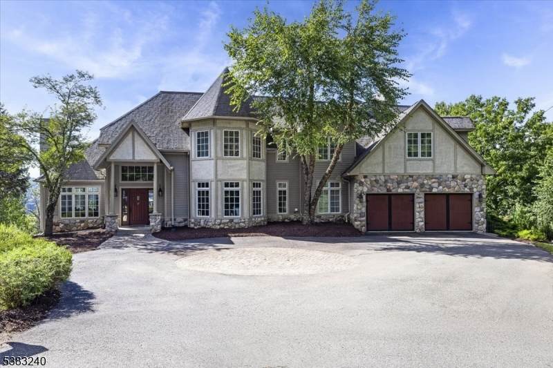 15 Laurel Ter - Photo 1