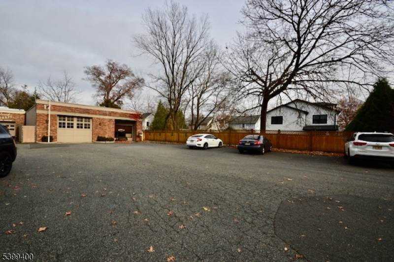 17 Ogden St - Photo 1