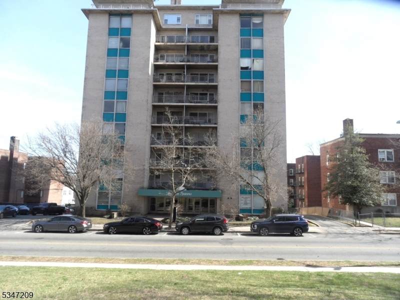 276 Prospect St - Photo 1