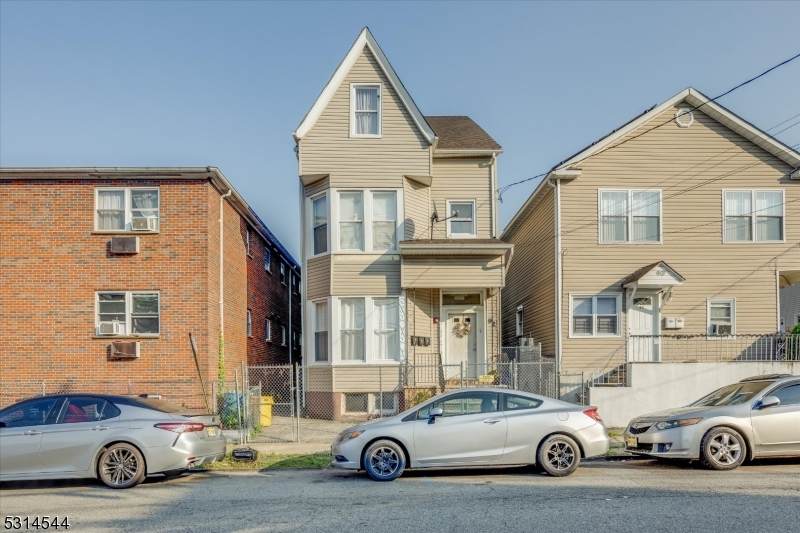 92 Bloomfield Ave - Photo 1